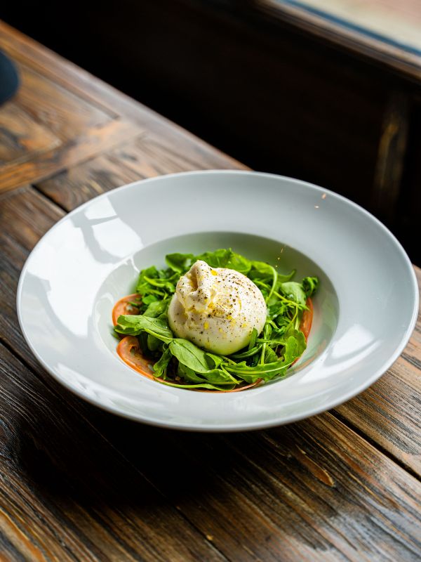 ensalada de burrata italiana restaurante francescos alcala